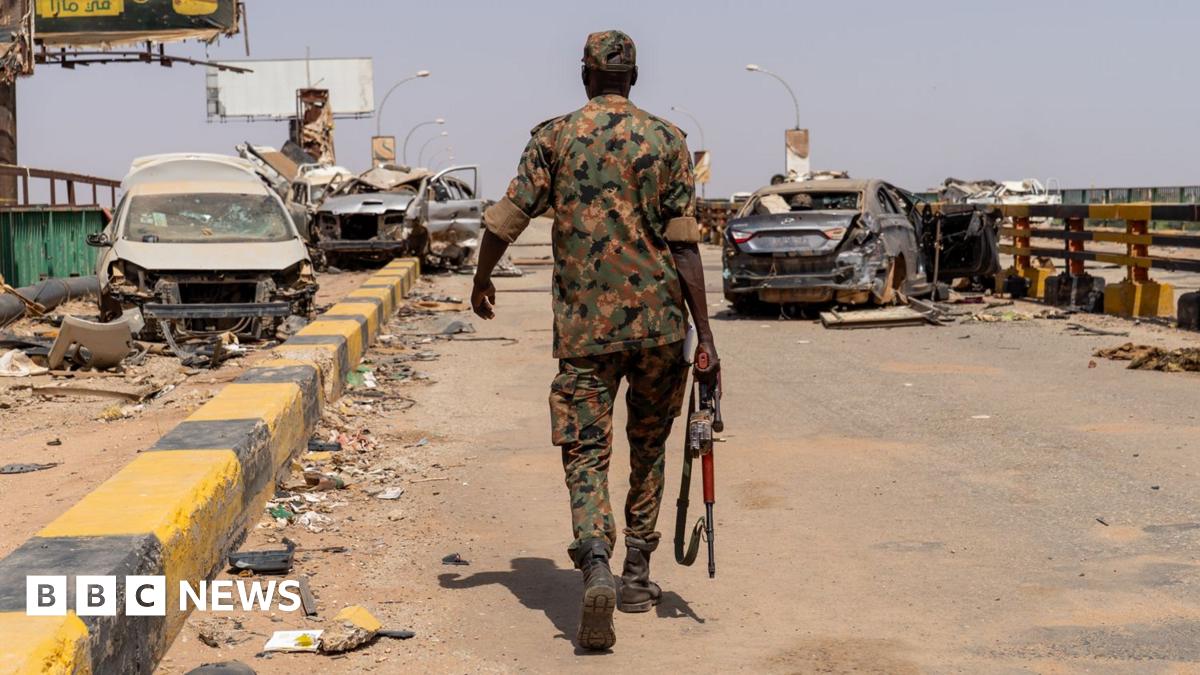 A prominent Sudanese human rights group has accused the country's army and security forces of torturing people to death and operating "execution chambers".

The Emergency Lawyers group said it had documented hundreds of arrests in the capital Khartoum.

bbc.in/4191jlN