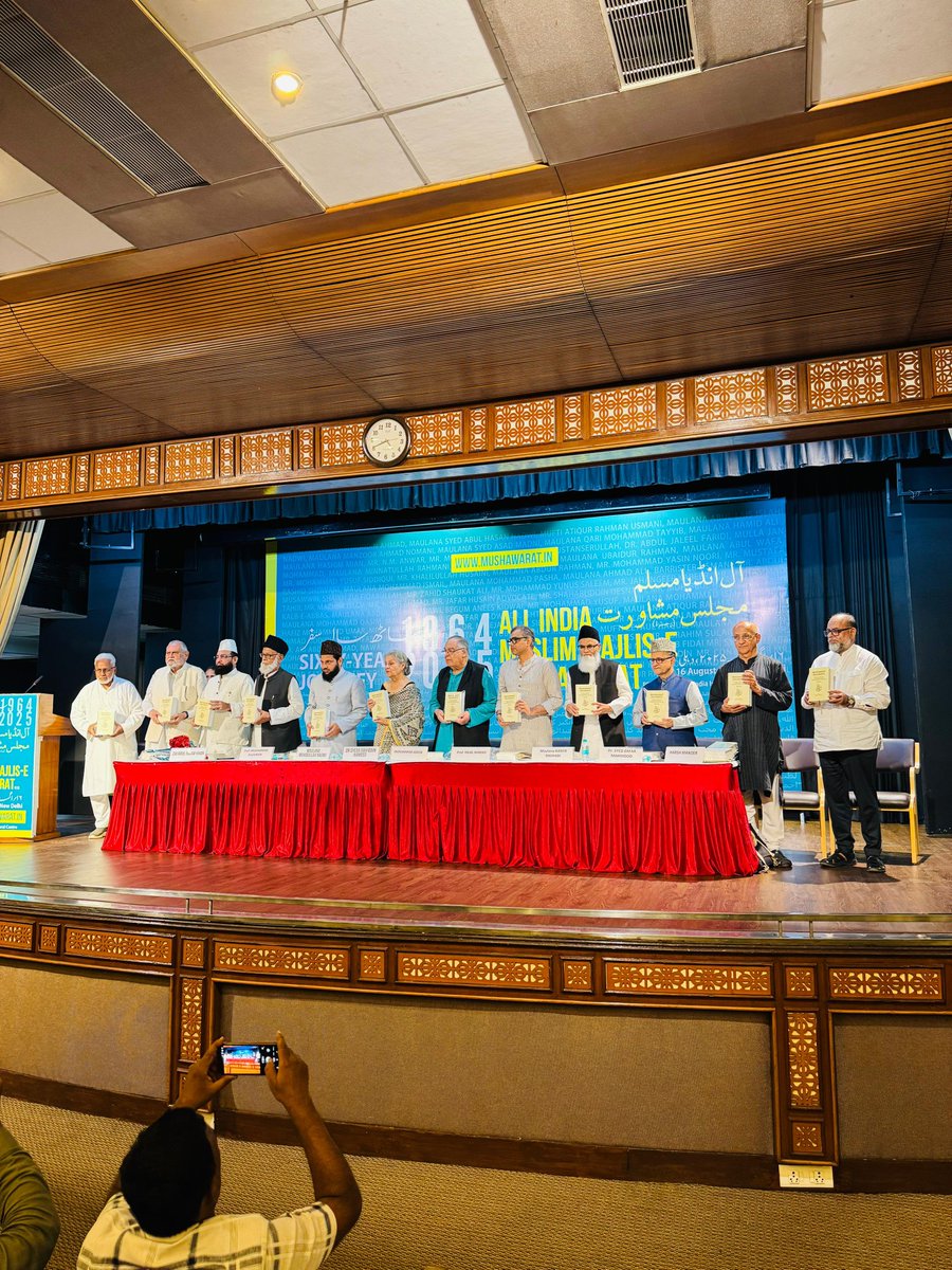 <a href="/RUConline/">Rashtriya Ulama Council (RUC)</a> President Maulana Aamir Rashadi Madni attended the 60th anniversary celebrations of the Muslim Majlis-e-Mushawarat at the India Islamic Centre, Delhi and in his address praised the role of Mushawarat and stressed the need to face challenges with firmness and wisdom.