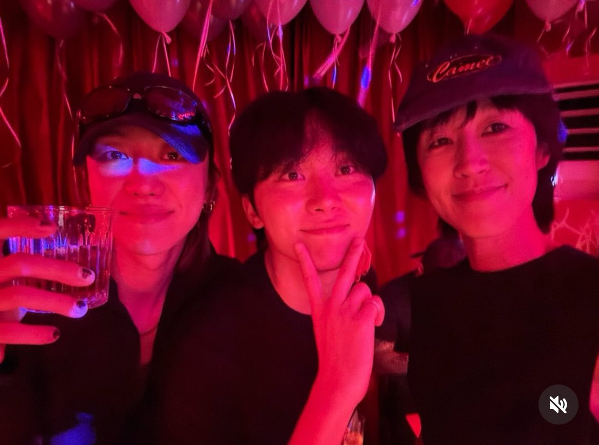 bigbangsvtonleh's tweet photo. HOSHI, HAO AND SEUNGKWAN AT GD’S BDAY PARTY 😭😭😭😭😭 https://t.co/B6kMH4HMTs