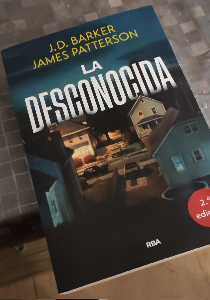 alalcaniz's tweet photo. Una novela de intriga que relata los extraños sucesos en un pueblo de Nueva Inglaterra con un final abierto. 
Vamos a por el siguiente!
#LaDesconocida #JDBarker #lectura #megustaleer https://t.co/xVD9VNHQgF