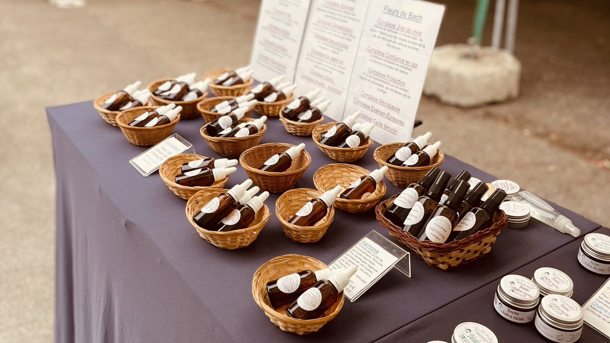 Petit marché local à Bagnere de Luchon 
J’aime découvrir le travail des artisans 
Je les admire pour leur talent et leur courage 😃