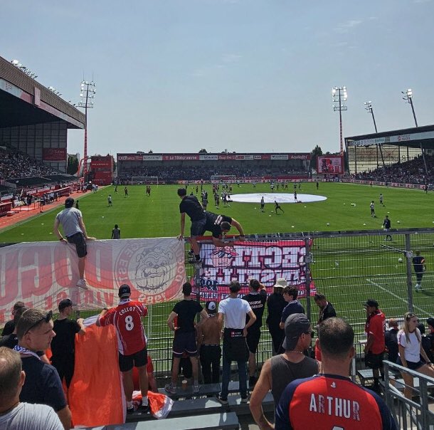 🔴⚪️ BREST vs LILLE 🔴⚪️

•Affluence : 14 840
•Parcage : ?
•Capacité : 15 220

•Taux de remplissage : 97,5% 

Guichet fermé pour débuter la saison comme elle s’était terminée, avec une pluie de buts en prime !

📸 <a href="/roro_lcv59/">Roro59⭐⭐</a>