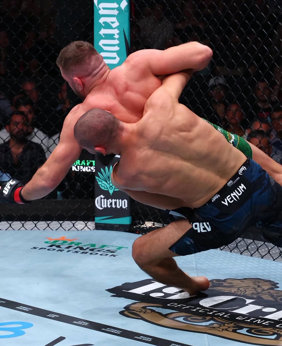 TheScarletAndGray tweet media