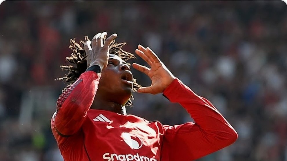 MBESportHQ's tweet photo. @lauriewhitwell 😬 Missed chance! Manchester United’s Patrick Dorgu shows his frustration after missing a golden opportunity to score. #MUFC #PLHighlights https://t.co/5ml6Lw5ngC