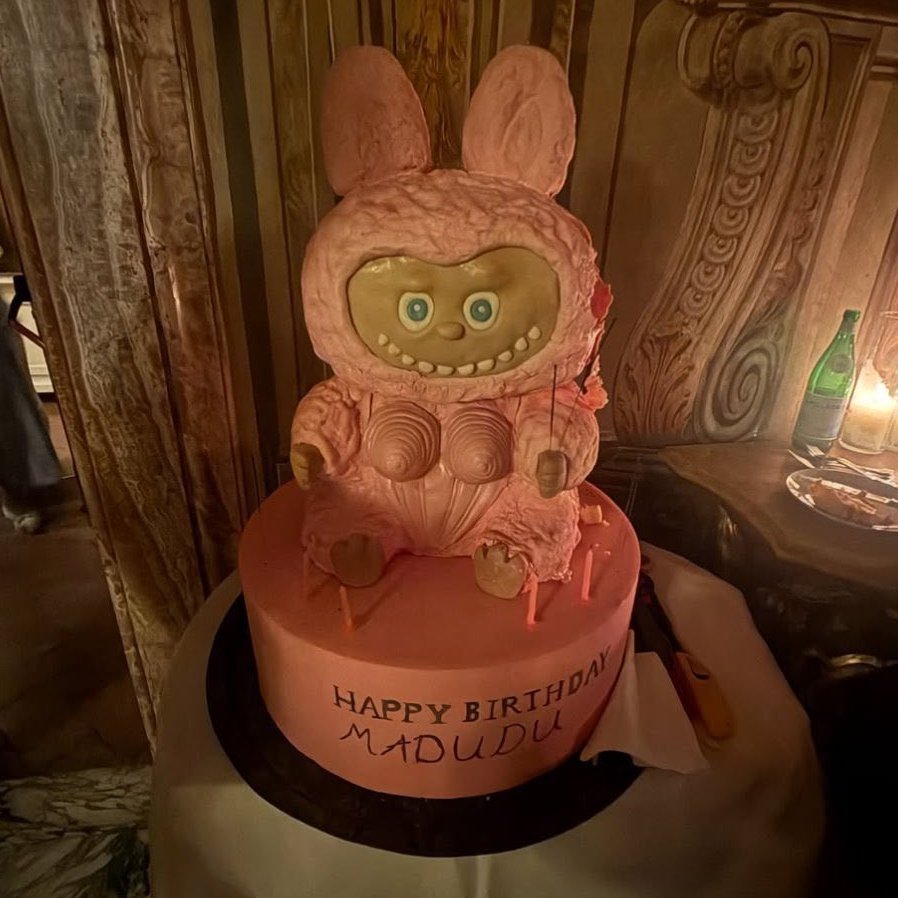 Simplesmente o bolo de aniversário da Madonna.