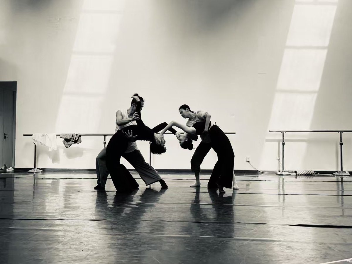 YabinStudio's tweet photo. Choreograph for New creation:Romeo AI Julia·2025
Drama✖️Dance
Photo©️小雪 Xingyang https://t.co/SQCeVpgIV4