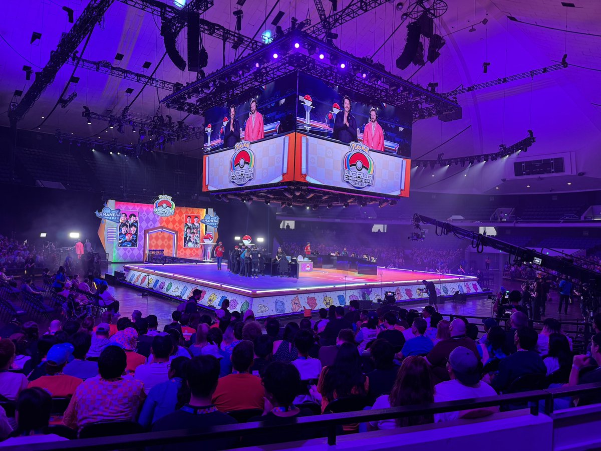 ElCalvisimo's tweet image. #PokemonWorlds arena is lit