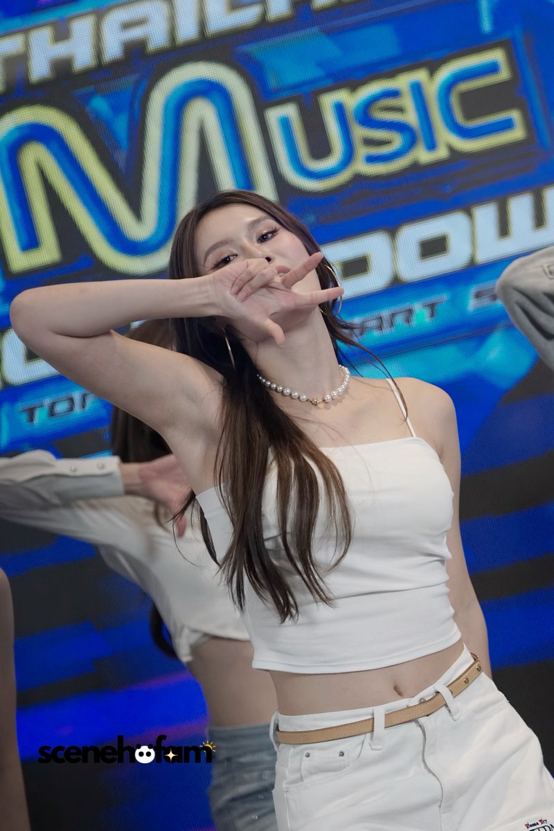 Scenehosohappy's tweet photo. พี่ซีนช่วงแสดงเพลง #TouchToo ในรายการ TMC LIVE ✨🧞♀️
#Scenehohappy
#TMCxCosmosCygnus
#TMCLive #TMCLiveEP14 https://t.co/sTFNNHNcMm