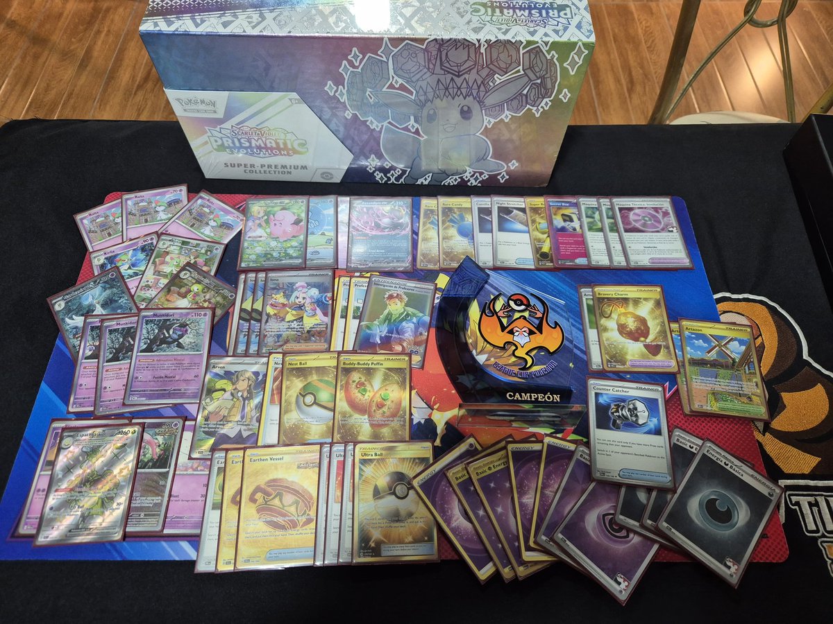 ENVOLTURA4's tweet photo. Ayer fue el primer league cup en mi localidad , tuve el honor de ser el ganador con gardevoir ex.
Miraidon ex L
Gholdengo ex W
Dragapult T
Rocket control W
Grimsnarl W
Corte top
Grimsnarl W
Dragapult W
Gracias a @Julio34241300 se pudo
Idea de Espathra ex @todtebyn3 https://t.co/g61DK2oJAX