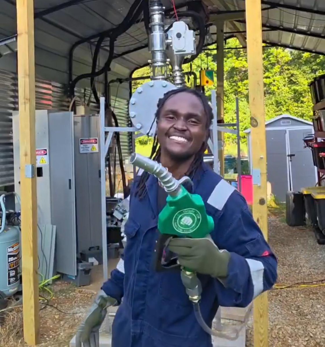 Welcome to Naturejab! 

Julian Brown is a self made innovator , whose goal is to power the earth with clean energy. 

He raised over $33,000 to build the world’s FIRST continuous microwave pyrolysis solar powered reactor. 

This was built after 8 months of hard work and support
