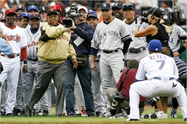 BBGreatMoments's tweet photo. Willie Mays throw out the ceremonial first pitch at the 2007 All Star Game. https://t.co/rLlUOAw81W