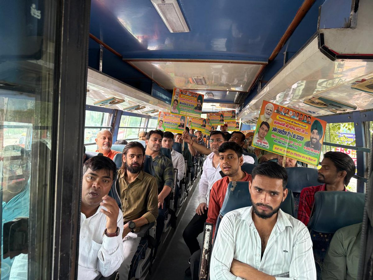 Ramavat44202256's tweet photo. आज दिल्ली विकास की नई उड़ान भर रही है
भाई सुंदर नागर जी ने कार्यकर्ताओं के साथ माननीय विधायक श्री Arvinder Singh Lovely जी के आह्वान पर प्रधानमंत्री श्री Narendra Modi जी के ऐतिहासिक उद्घाटन कार्यक्रम में हिस्सा लिया 🇮🇳 जय हिंद जय श्री राम🙏🏻#DelhiDevelopment #ViksitDilli #BJP https://t.co/Ja2Dde5xVC