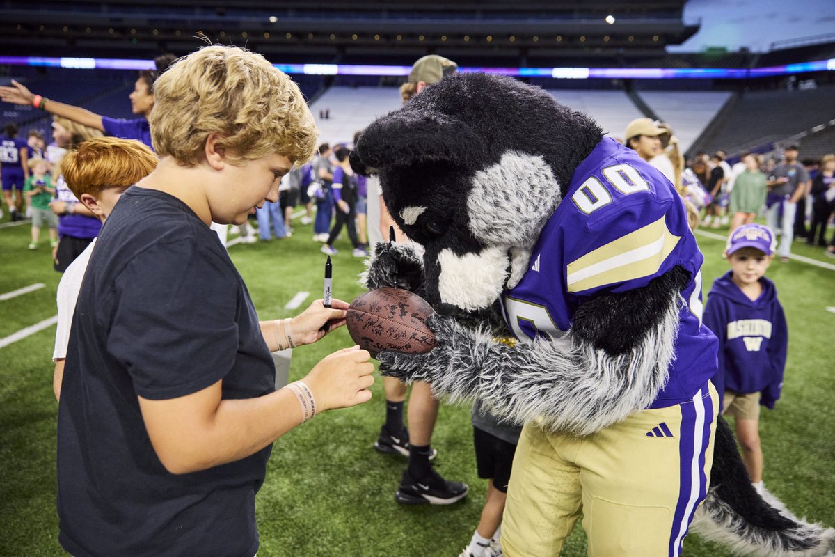 Washington Athletics (@uwathletics) on Twitter photo Next up ➡️ season opener
#GoHuskies x <a href="/UW_Football/">Washington Football</a> Next up ➡️ season opener
#GoHuskies x <a href="/UW_Football/">Washington Football</a>