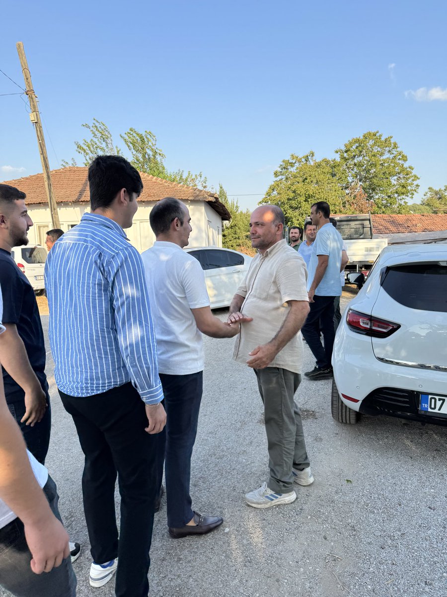 Elim bir kaza sonucu kaybettiğimiz AK Parti Serik İlçe Yönetim Kurulu Üyemiz Abdurrahman AK için taziye ziyaretinde bulunduk. Merhuma Allah'tan rahmet, ailesine ve sevenlerine sabırlar diliyoruz. <a href="/rasitosmanvural/">Raşit Osman Vural</a>