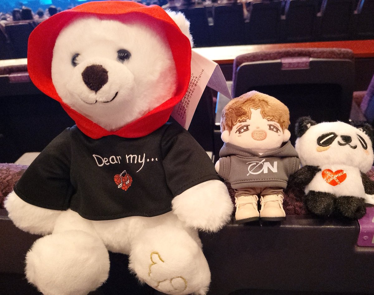 兄さん🩷夜公演へ🎤バキバキの肉体美でパワフルな歌声、ゲーム＆MCでは可愛さ満載☺️あっち向いてホイ！で近くに来た時には頭の小ささにビックリ！！秘密のお話をしてくれたので楽しみに待っています🩷♥💚💙💛💜
#Jun_K
#ジュンケイ
#2025_SUMMER_ROOM_TOUR_SPICY