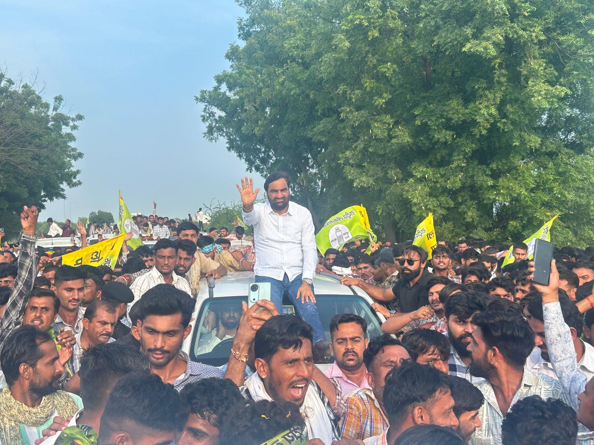 HANUMAN BENIWAL (@hanumanbeniwal) on Twitter photo आपका यह अपनत्व और स्नेह ही मेरी ताकत है @ डोली,जिला -बालोतरा
<a href="/RLPINDIAorg/">Rashtriya Loktantrik Party</a>
#RLPInMarwar #जोजरी_बचाओ_महारैली आपका यह अपनत्व और स्नेह ही मेरी ताकत है @ डोली,जिला -बालोतरा
<a href="/RLPINDIAorg/">Rashtriya Loktantrik Party</a>
#RLPInMarwar #जोजरी_बचाओ_महारैली