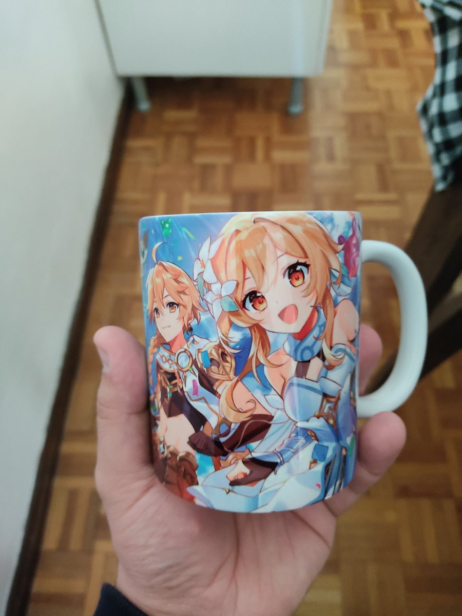 Lucidius_VT's tweet photo. Minha esposa voltou de viagem e comprou isso aqui pra mim de presente! #GenshinImpact #Genshin #mug #caneca https://t.co/TiUY7y2PXs
