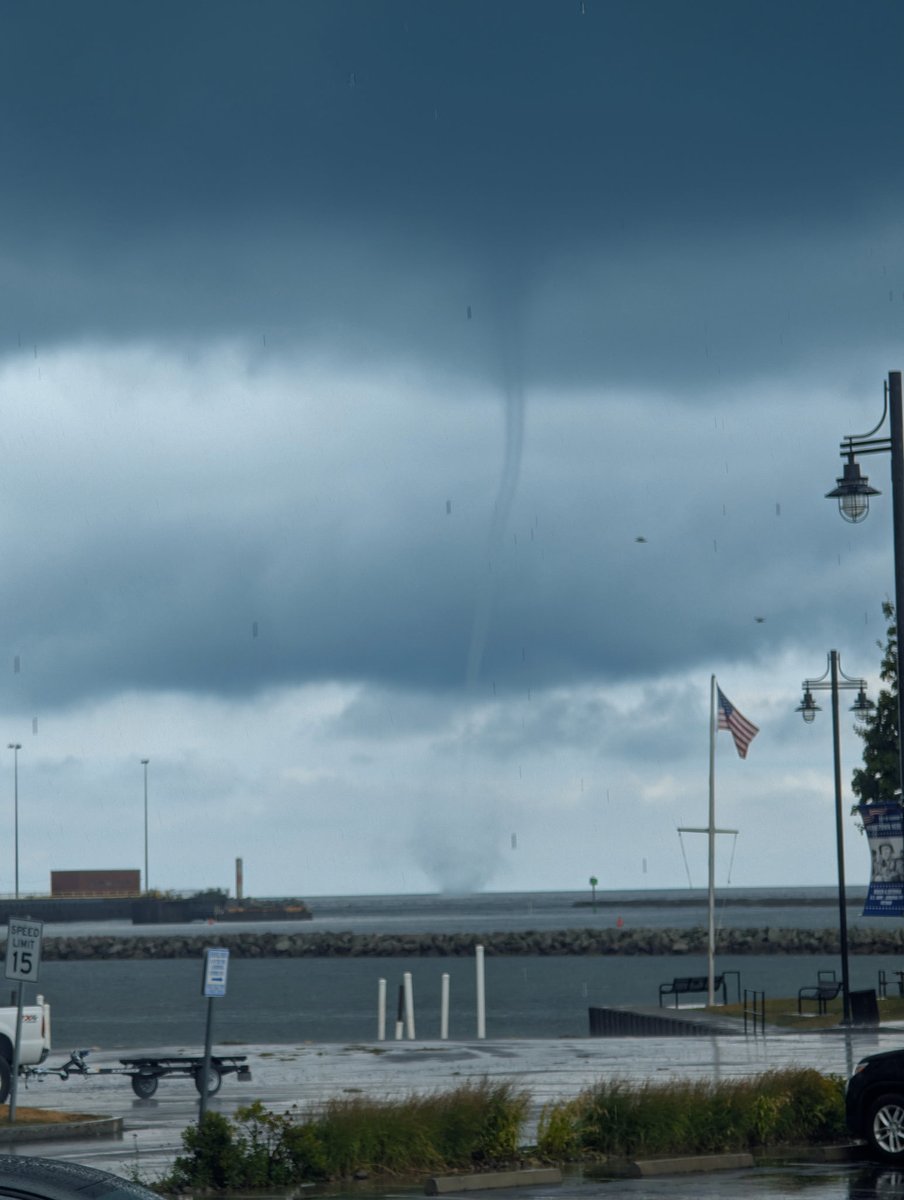 jknoopp's tweet image. Water Spout over Lake Erie in Dunkirk NY
