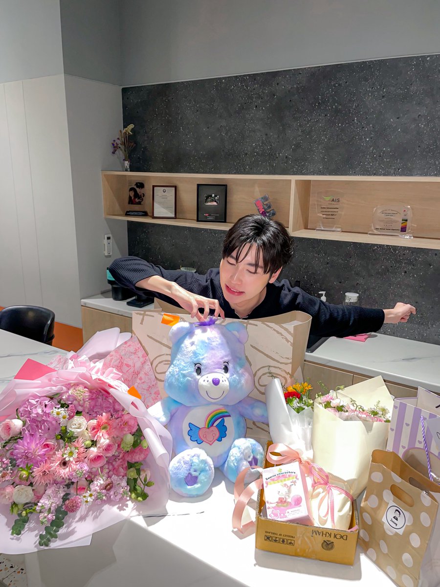 ขอบคุณทุก ๆ คนที่มาหาเราในแฟนมีตครั้งสำคัญของพวกเรานะครับ 
ยินดีกับ 2 Popular Vote พี่ช้าง กับปอนด์ด้วยย เก่งมาก!!!

ถึง #BoysVibeTheProject จะจบโปรเจคต์แล้ว แต่การเดินทางของหนูยังไปต่อ ฝากเป็นกำลังใจให้หนูต่อไปด้วยนะค้าบบบบ 🩷🥹

รักทุกคนน

 #withyouourchapter