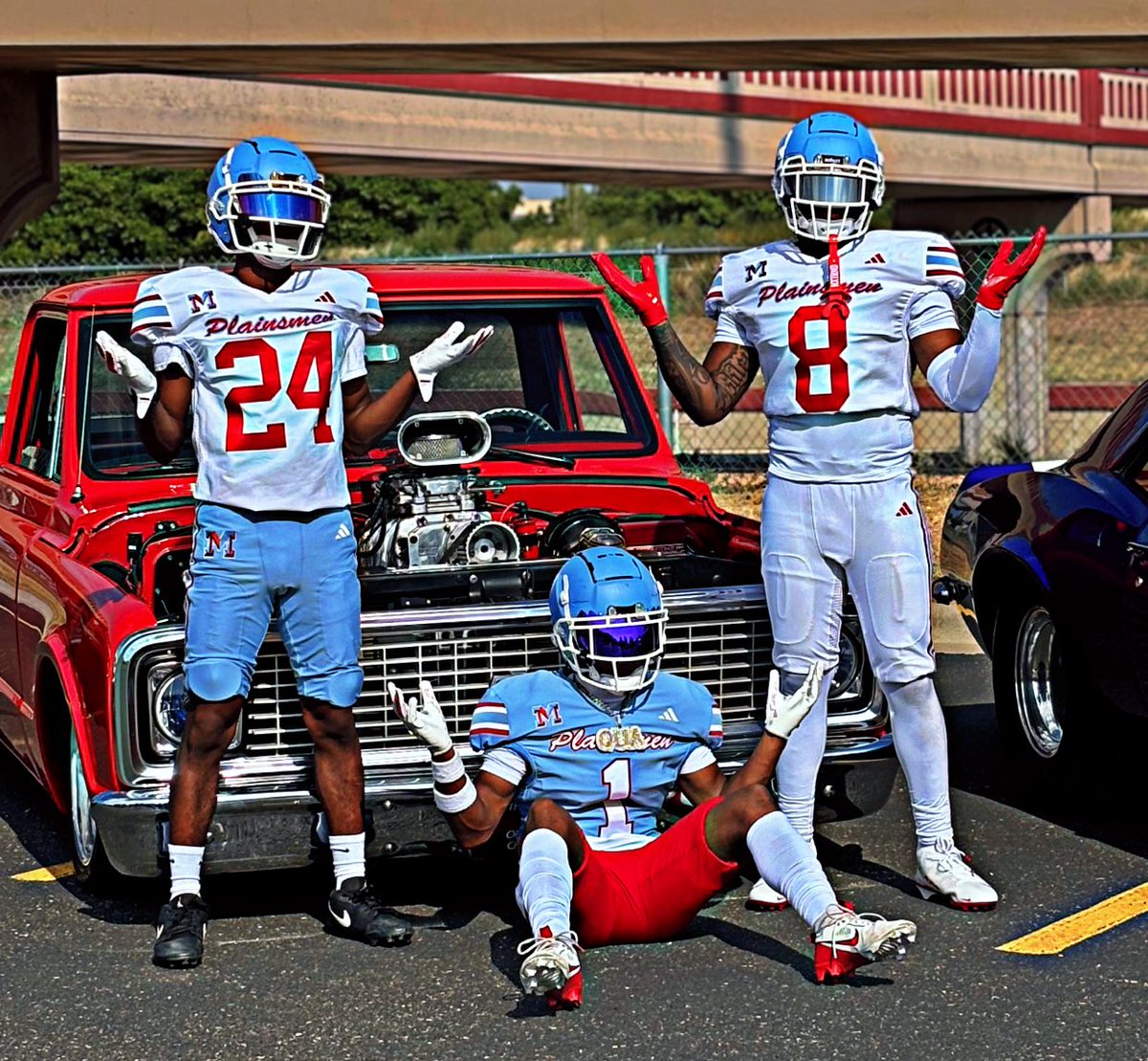 teranceking20's tweet photo. Monterey Way🏈Ⓜ️ #Gametime

@Coach_Sims 
@coachmurga 
@CoachLott7 
@CoachWhiteDB1 
@JGonzalesJr10 
@806hsscmedia 
@Monterey_Sports https://t.co/0gr8iA8O4M