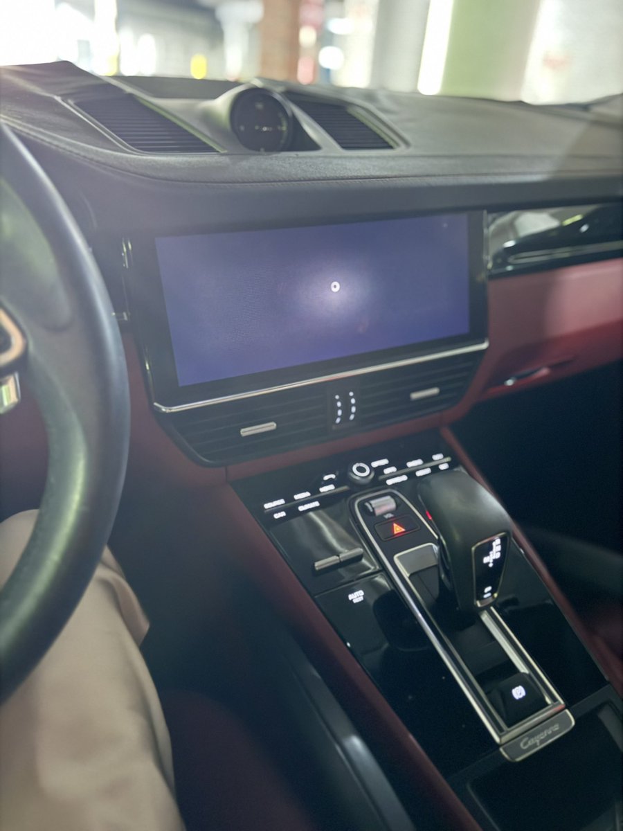 CarPlay 已经这样好久了
该换车了，v 我五十众筹一下玛莎拉蒂呢