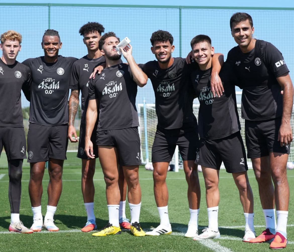 City_Xtra's tweet photo. Winners! ☝️😁 @ManCity https://t.co/9QrsXqI2IB