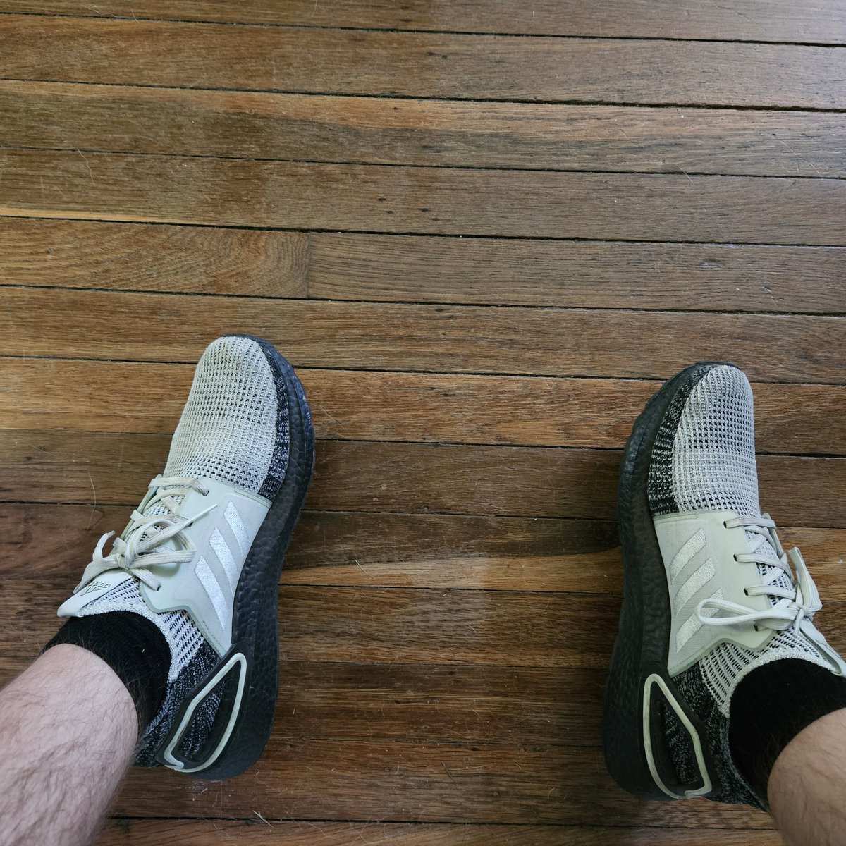 Going on a run for the first time in 6 months. Pray for me. Or back MY NEIGHBOR NECROMANCER #1-3 on Kickstarter.

Whichever you prefer.