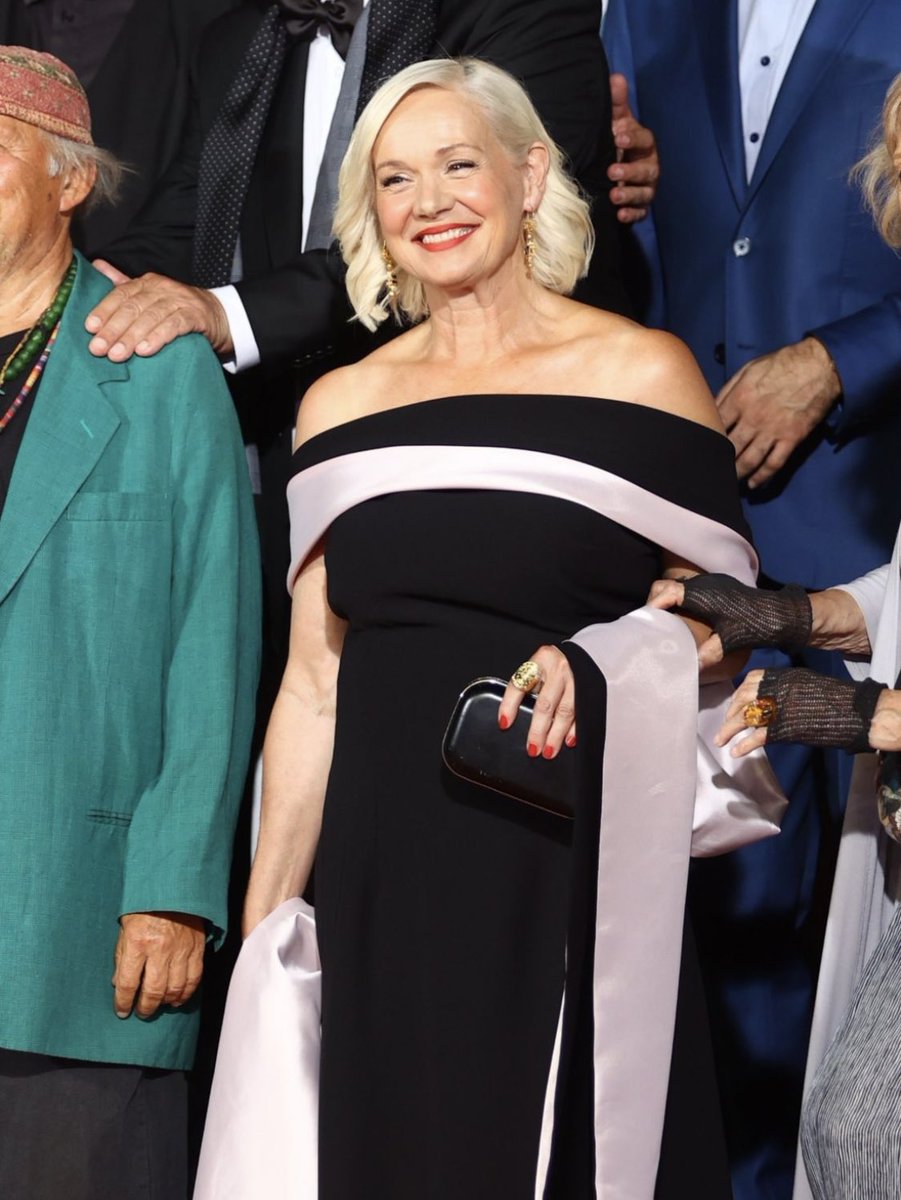 Negra972's tweet image. Kako je predivna Ksenija Pajic na #sff, prava filmska diva, boze kako smo je samo obozavali u Oficiru s 🌹❤️