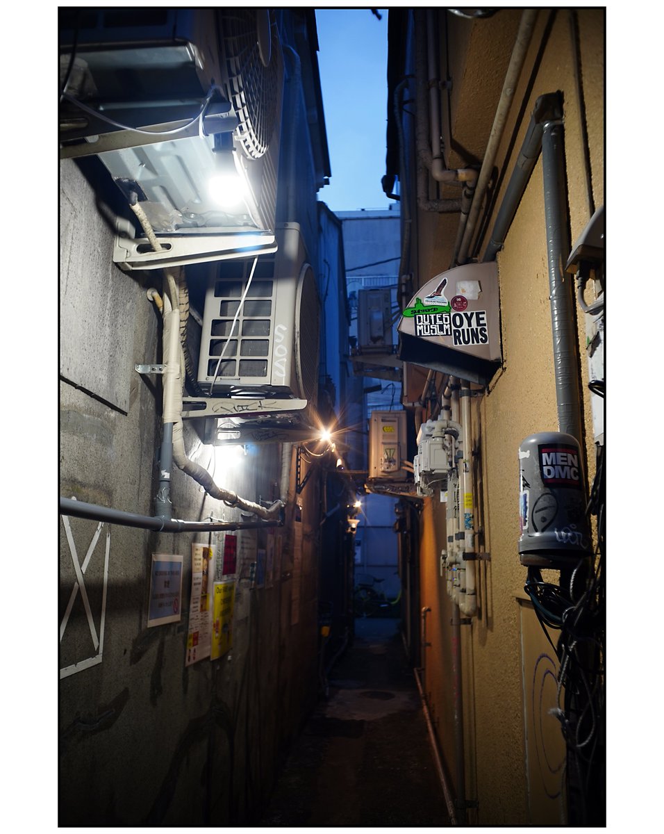 paco_mjp's tweet photo. 2025/05/16 #新宿 #shinjuku #新宿ゴールデン街 #ゴールデン街 #sony #sonyalpha #a7c #canon #serenar #28mm #street #streetsnap #streetphotography #road #roadside #roadsidephotography #night #nights #nightscape #nightview #nightphotography #nightgram #night_gram #theworldisee https://t.co/KcnnTDEGAB