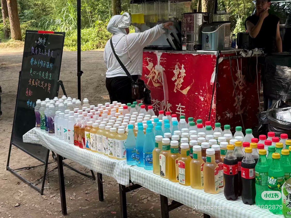 chenduling1018's tweet image. Baby Duling treat Qiao Chu cast again😭
I see that she is the one who always treat 😭

#ChenDuling 
#DuduSupport