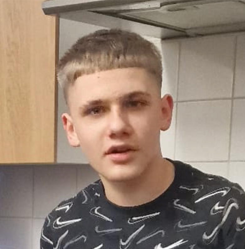 MPSKingston's tweet image. Lily is still missing.

She is believed to be in the company of two others – Maisie, 15 and Paul, 16 – who are also missing. 

Can you help us find them? They have links to Kingston, Chessington, Richmond &amp;amp; Hyde Park.

Contact 101 quoting CAD3269/14Aug.