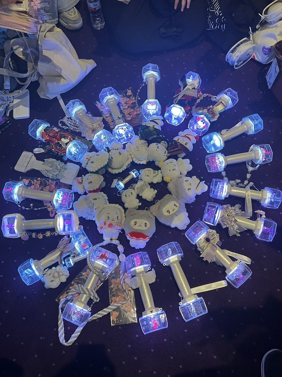 yubyulightplli's tweet photo. Plave Live Viewing Concert 2025 β
Having so much fun with my lovely Plli friends and my throat hurt so bad after screaming like heck LMAO
Thank you @dearMYPllis for organizing the event & u guys did a great job β€οΈ
#DASH_Quantum_Leap #ConcertAtTGV #PLAVEHappenings_MY https://t.co/luu6Q98paV