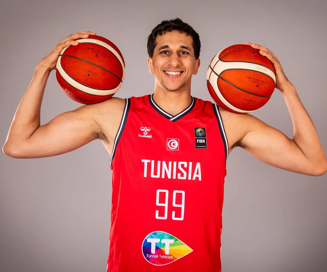 🇹🇳 Fares Ochi y su selección de Túnez logran la clasificación a los octavos de final del #Afrobasket2025.

👊 El jugador del <a href="/UEMC/">UEMC</a> CBC Valladolid promedió 7,8 créditos de valoración durante la fase de grupos.

<a href="/UEMC/">UEMC</a> #PucelaBasket