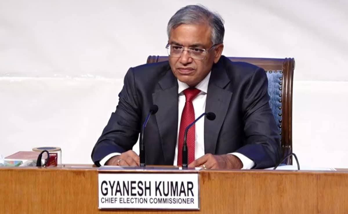 पहले वाले CEC अच्छे थे, सिर्फ बाण मारते थे

वर्तमान वाले तो........       खैर छोड़ो.... 😄