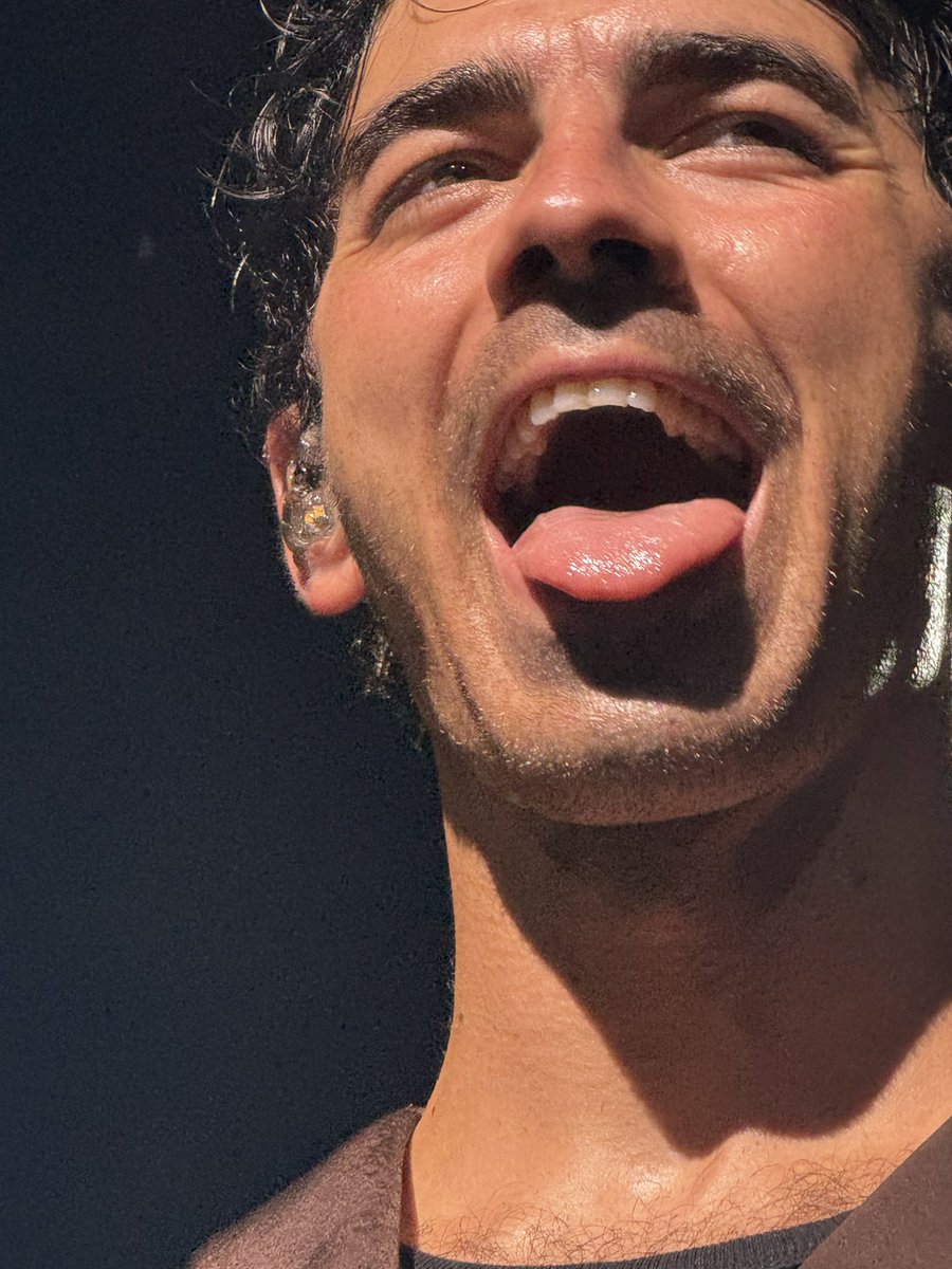 laura megale tweet media