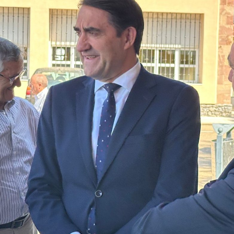 ETGafapasta's tweet photo. @Juan13Navarro @BBFFLuchaCyl Las #comilonas que se pegan estos dos...

#Mañueco #SuarezQuiñones #PolíticosInútiles #DimisiónYA

🔥🔥🔥👇👇👇🔥🔥🔥 https://t.co/m5cHGmOLZA
