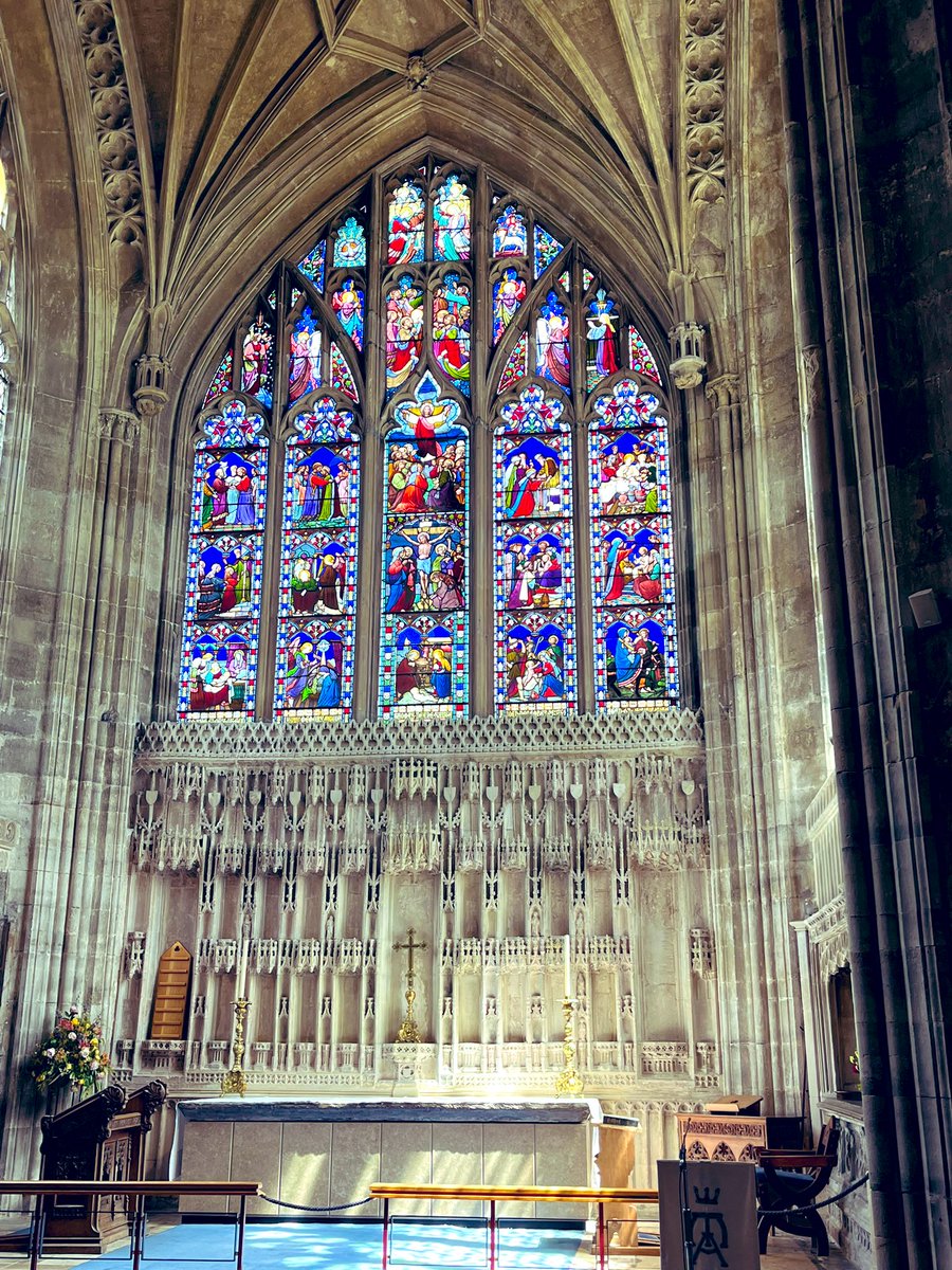 FloralRainbowAW's tweet photo. For #WeekGforGlass #AlphabetChallenge 
Christchurch Priory #StainedGlassSunday https://t.co/uXLvJy3NWA