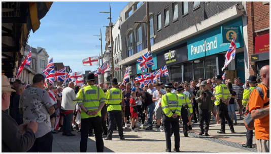 vialli0's tweet photo. protest throughout England's major cities over illegal asylum seekers in UK hotels

https://t.co/owK1e9bNNG https://t.co/tx6XhMl5UC