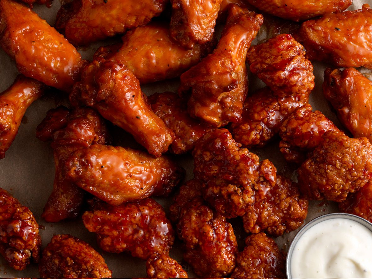 BitecodeReviews's tweet photo. Buffalo wild wings. Buffalo Wings.7.5-8/10 Tasty, reliable, and customizable, but not always the absolute best wings compared to local wing bars.#Buffalowildwings #Food #yum https://t.co/SWrfFiwaRH