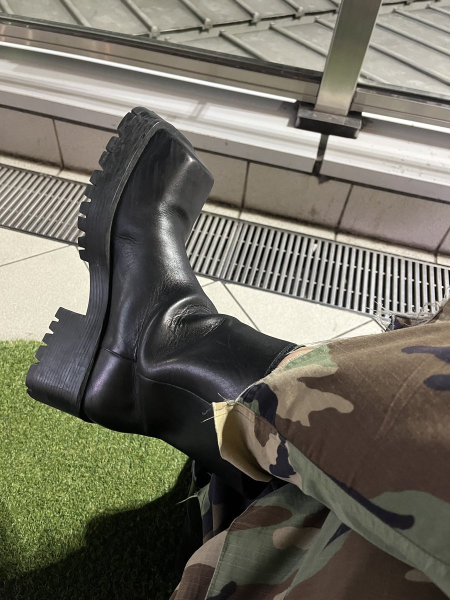 5ea_c1ear's tweet photo. Balenciaga TROOPER https://t.co/iwPaXxZv1E