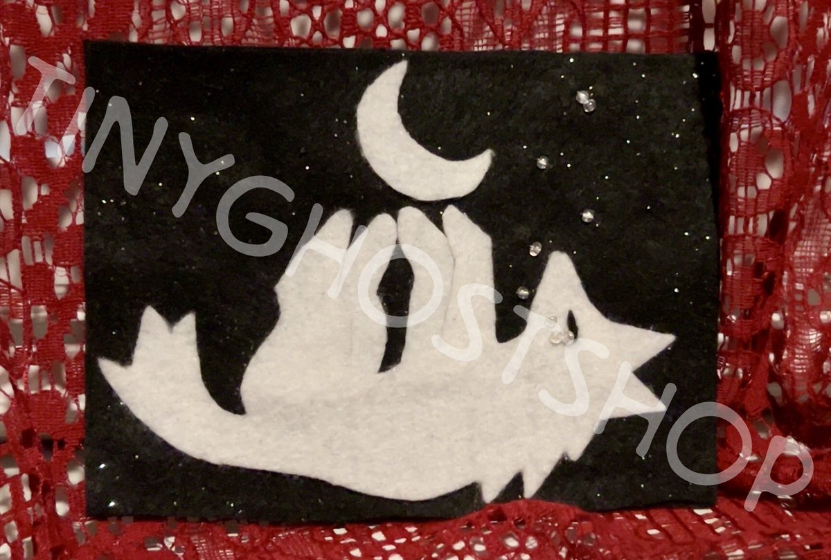Star tears wolf is available at ko-fi.com/tinyghostshop/…
🐺 🌙 
#SmallBusiness #feltcraft