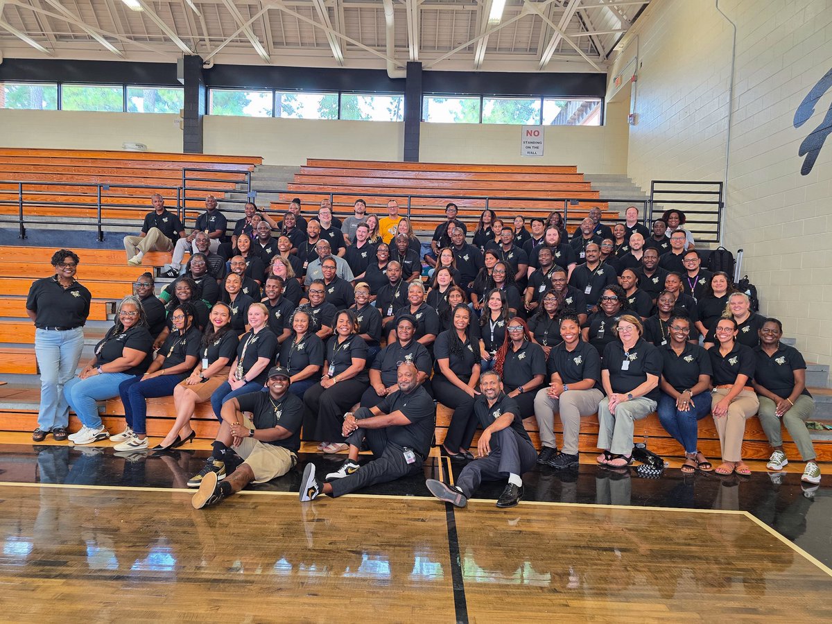 2025-26 Faculty and Staff 💎🐝 #OneSchoolOneSting #RisingTogether