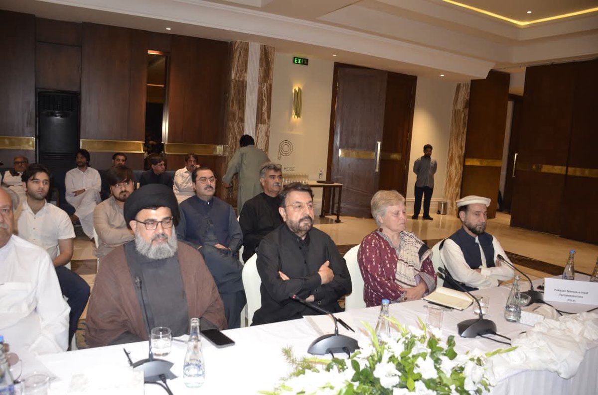 faied_khitab's tweet image. په نړی کښی د روانی بد امنی، ترهګری، ټارګیټ کلنګ او په وسائلو د خپل اختیار د پاره د عوامی نیشنل ګوند آل پارټیز کانفرنس
#سینیټر_ایمل_ولی_خان
#AwamiNationalParty
#AllPartiesConference
#ANPAPCAgainstWarAndTerror