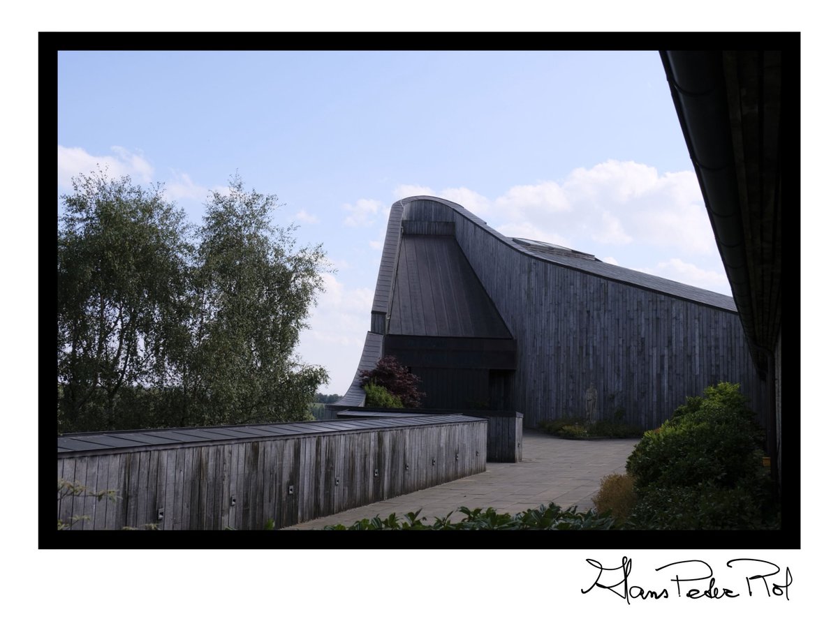 HansPeterRol's tweet photo. A photo a day, keeps my freedom close. 
16-08-2025.
#Stanbrookabbey #Wass #Yorkshire #FeildenCleggBradleyStudios #Benedictijnen #benedictine #benedictines #Abbey #architecture #modernarchitecture #masterpiece #photography #photo #photojournalism #Streetphotography #Art #religion https://t.co/J8bGfvDktJ
