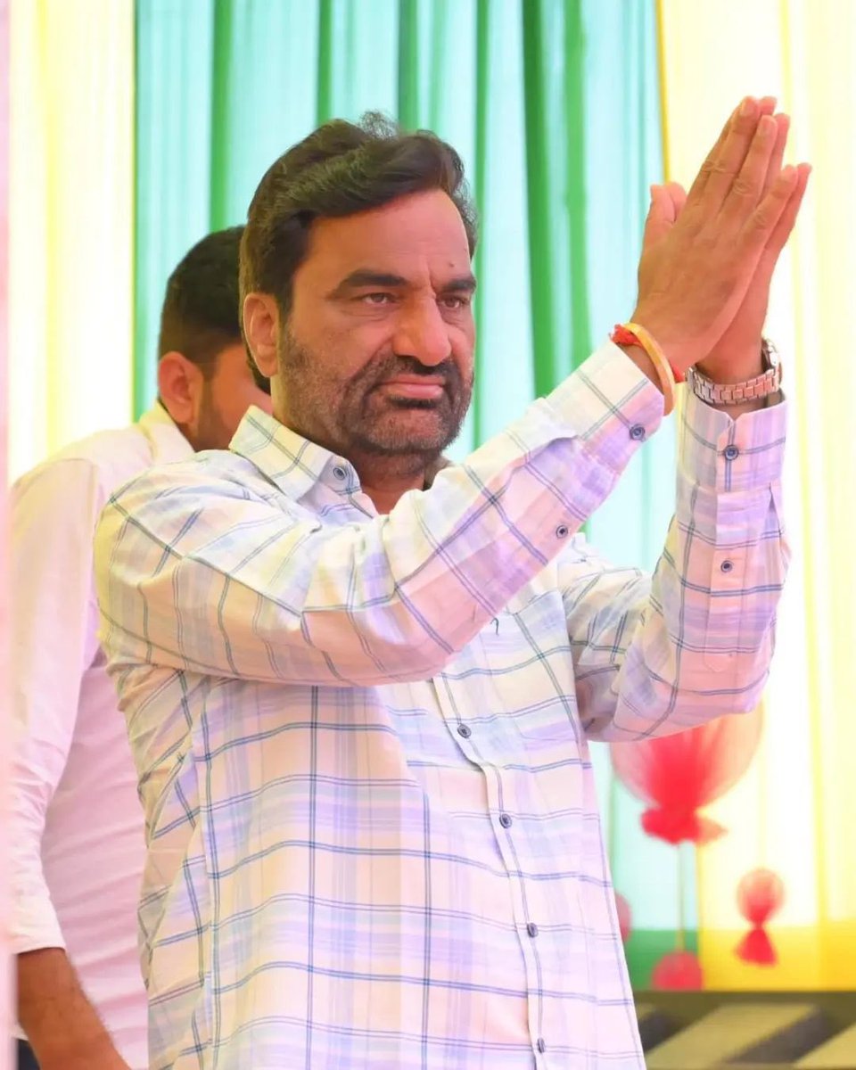 पक्ष विपक्ष के नेता सो चुके हैं….

हम भी अब सोने जा रहे हैं…..!!!

लेकिन ये इंसान आपके लिए लड़ रहा है…..!!

हो सके तो चुनावों तक याद रखना….!!

क्योंकि तुम लोगों की याददाश्त बहुत कमजोर है…!!!