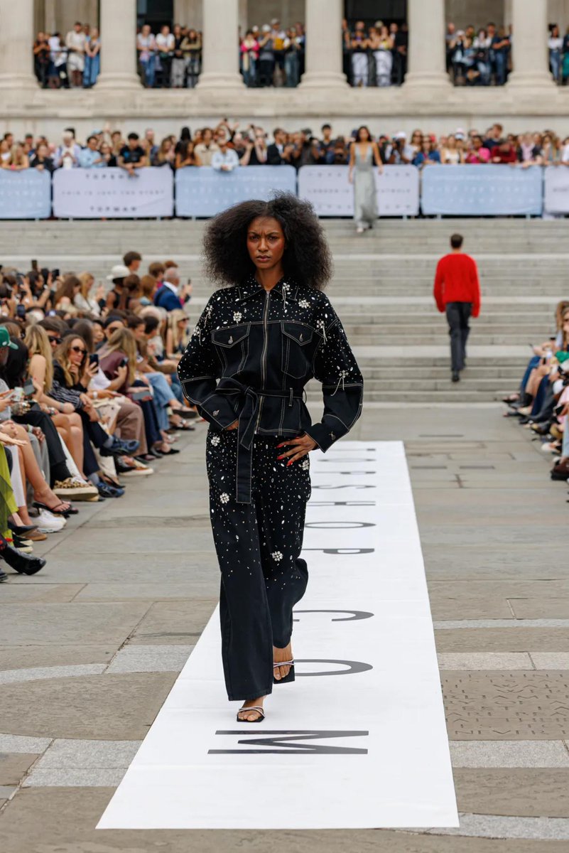 Yes, Topshop returns, but is it really ready for Gen Z, or just recycling millennial nostalgia? Our critique is live at FAULT: 🔗 fault-magazine.com/2025/08/london…