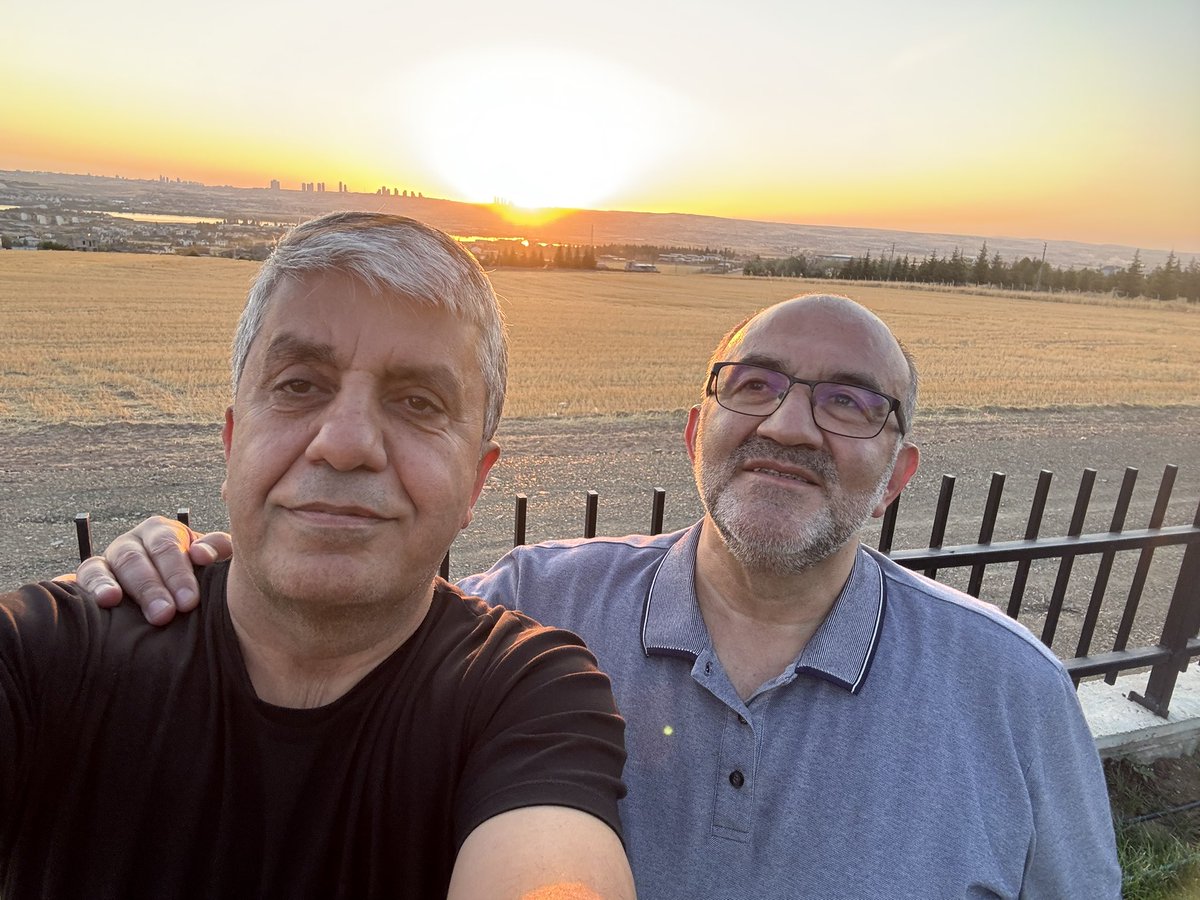 Aziz ve kadim dost Serhat YANARDAĞ ile Ankara Gölbaşı’ndan bütün dostlara sonsuz selamlar.