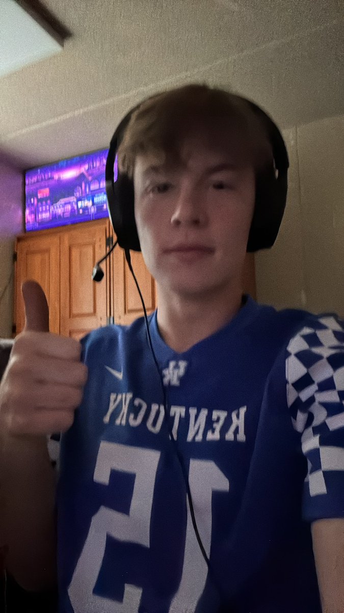 theboringintern tweet media