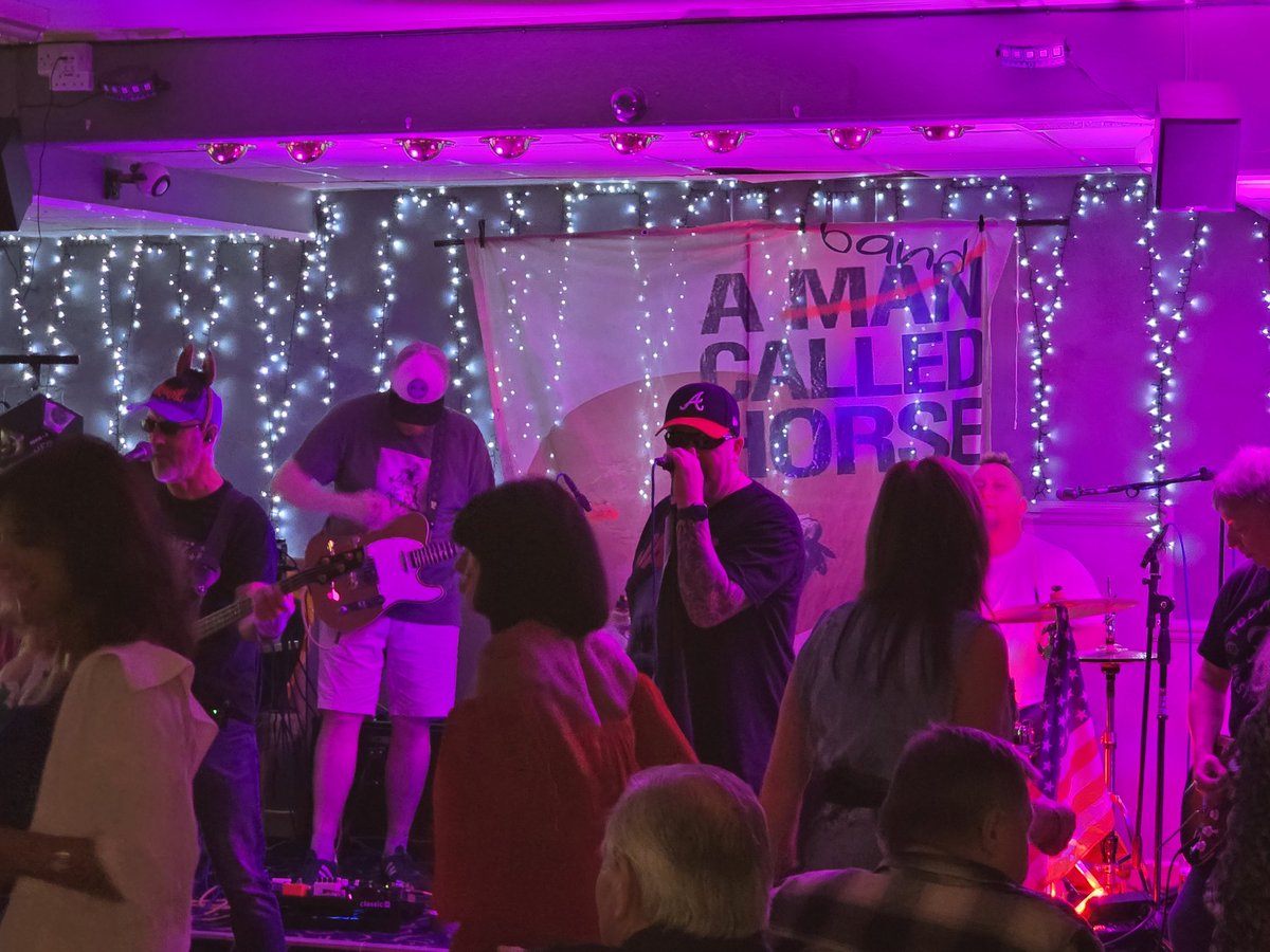 'A Band Called Horse' rocking The Seahorse this evening. Great turnout! 🎸🤘
