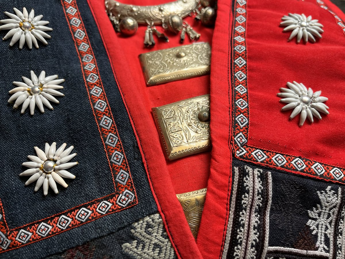 New guest piece on The Renaissance Garden Guy web site. Let me know what you think at the end!

“A Book by Its Cover”:

renaissancegardenguy.com/a-book-by-its-…

#dontjudgeabook